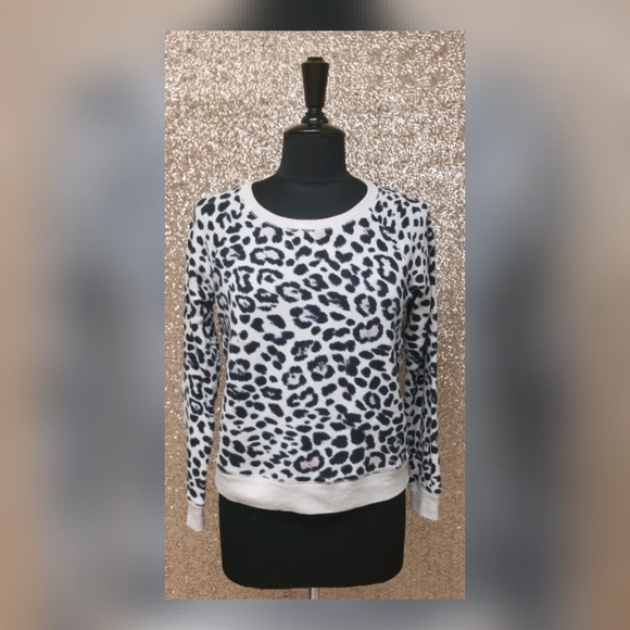 PINK Victoria's Secret Tops - 💥Petite Sale💥 Victoria Secret Sweatshirt